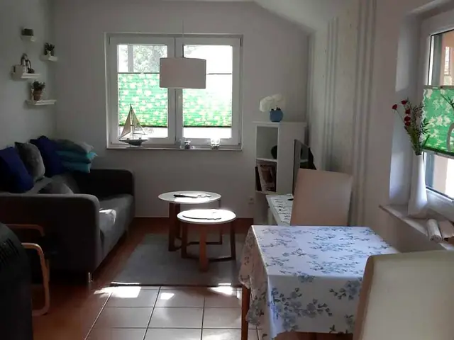 Heller Wohn- und Essbereich im Ferienhaus